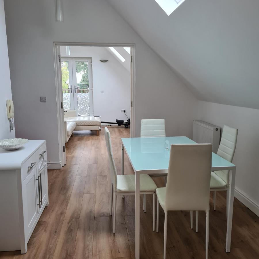 2-Bed Loft Apartment For 5Ppl With Private Parking Бекенхем Экстерьер фото