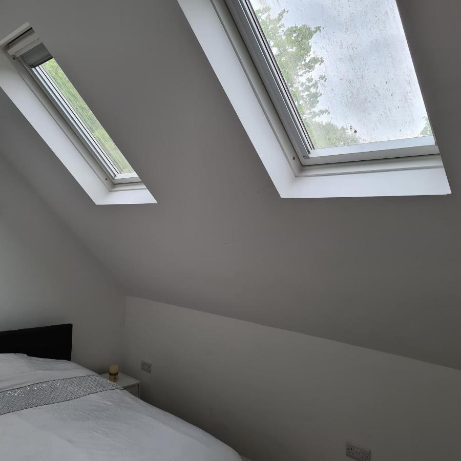 2-Bed Loft Apartment For 5Ppl With Private Parking Бекенхем Экстерьер фото