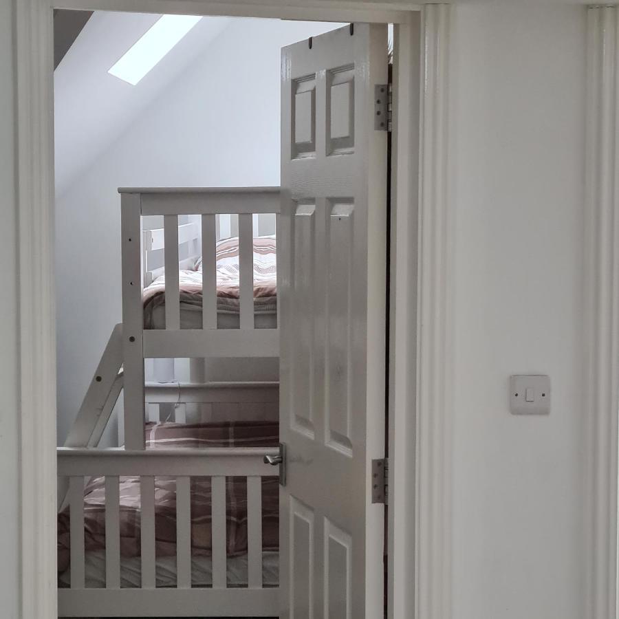2-Bed Loft Apartment For 5Ppl With Private Parking Бекенхем Экстерьер фото
